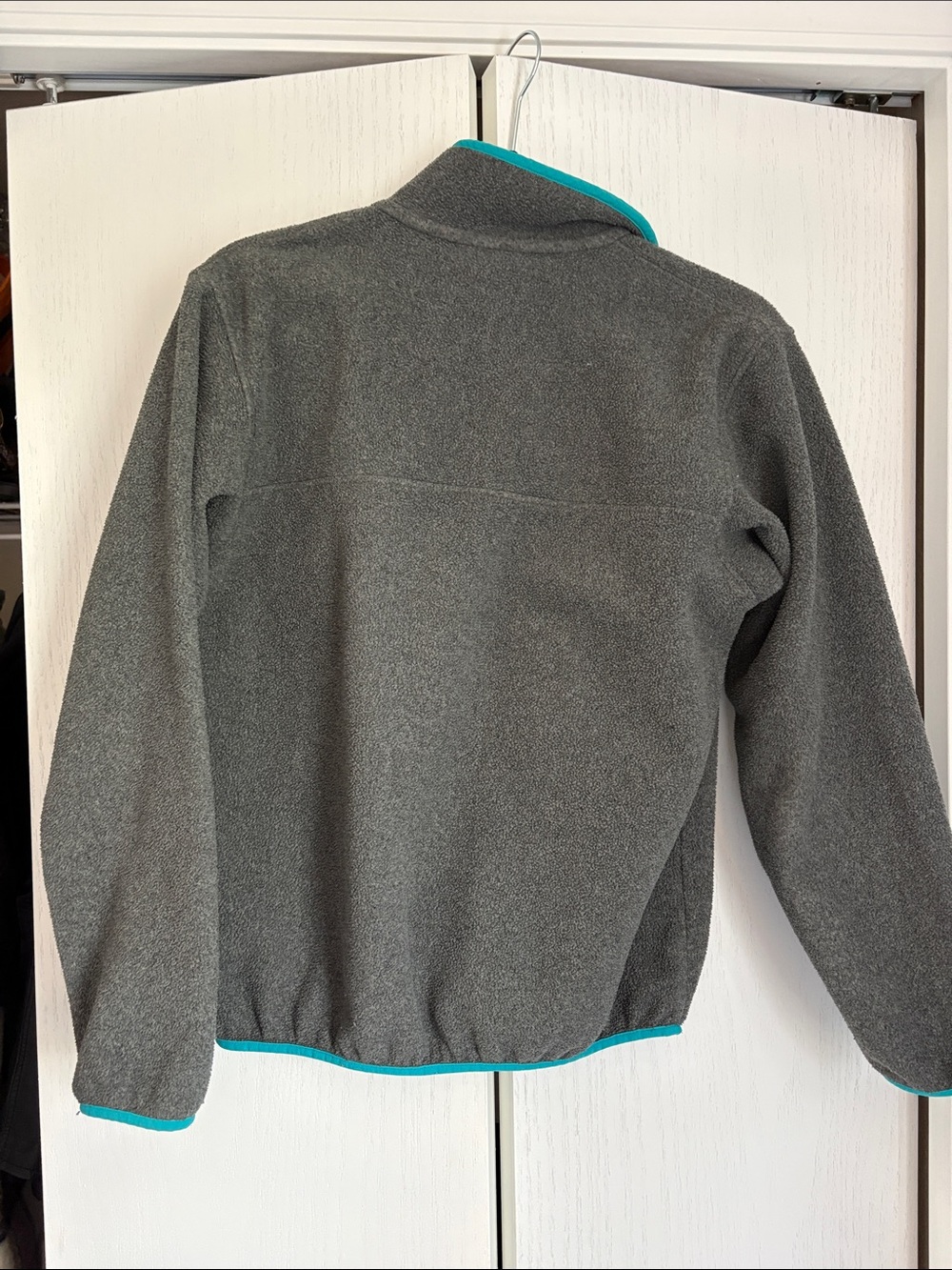 Patagonia Women's Gray Fleece Pullover with Teal Trim - Picture 3 of 3